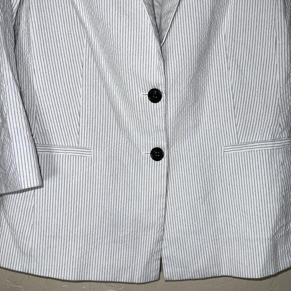 Habitual women’s white and black pin stipe cotton rayon blend blazer 3/4 sleeve - Picture 2 of 6
